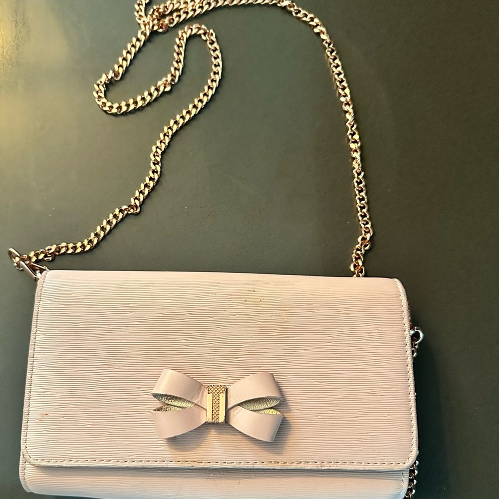 Ted Baker crossbody handbag. Pale pink with rose gold chain strap, and accents.